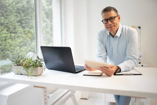 Manual vs Electric Standing Desk – Which One Is Better?